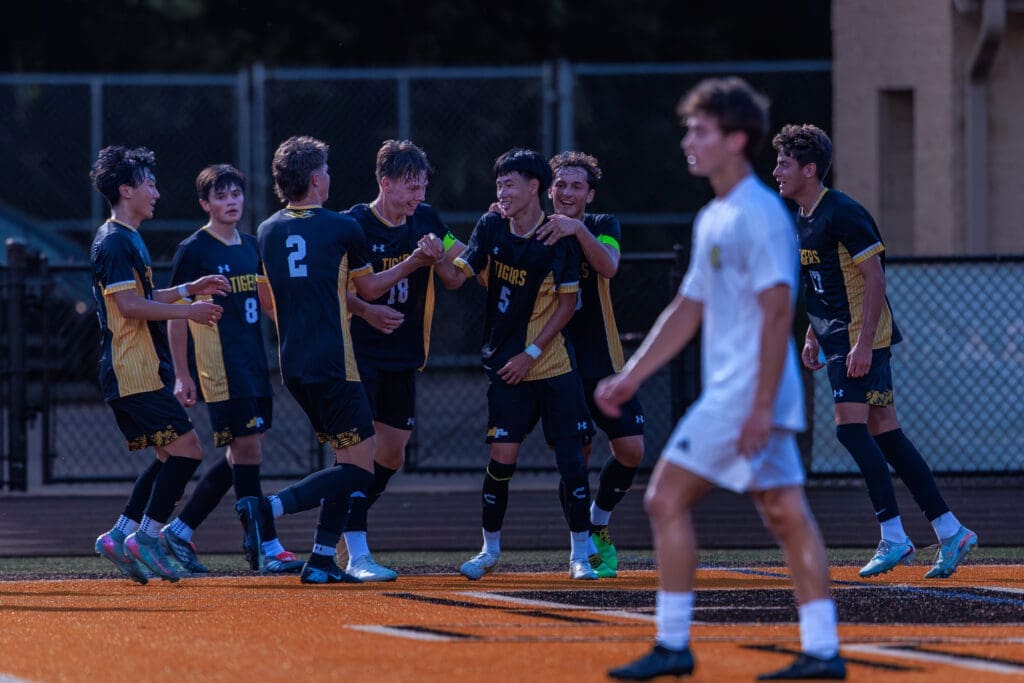26_9_01_NA Boys Soccer
