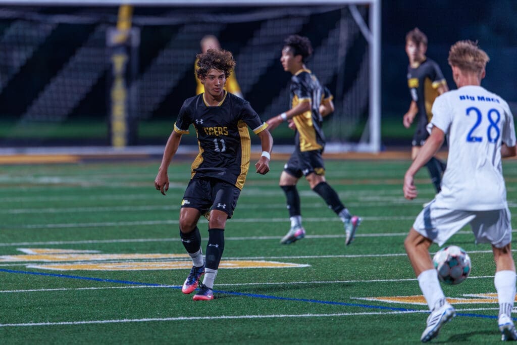 26_9_01_NA Boys Soccer