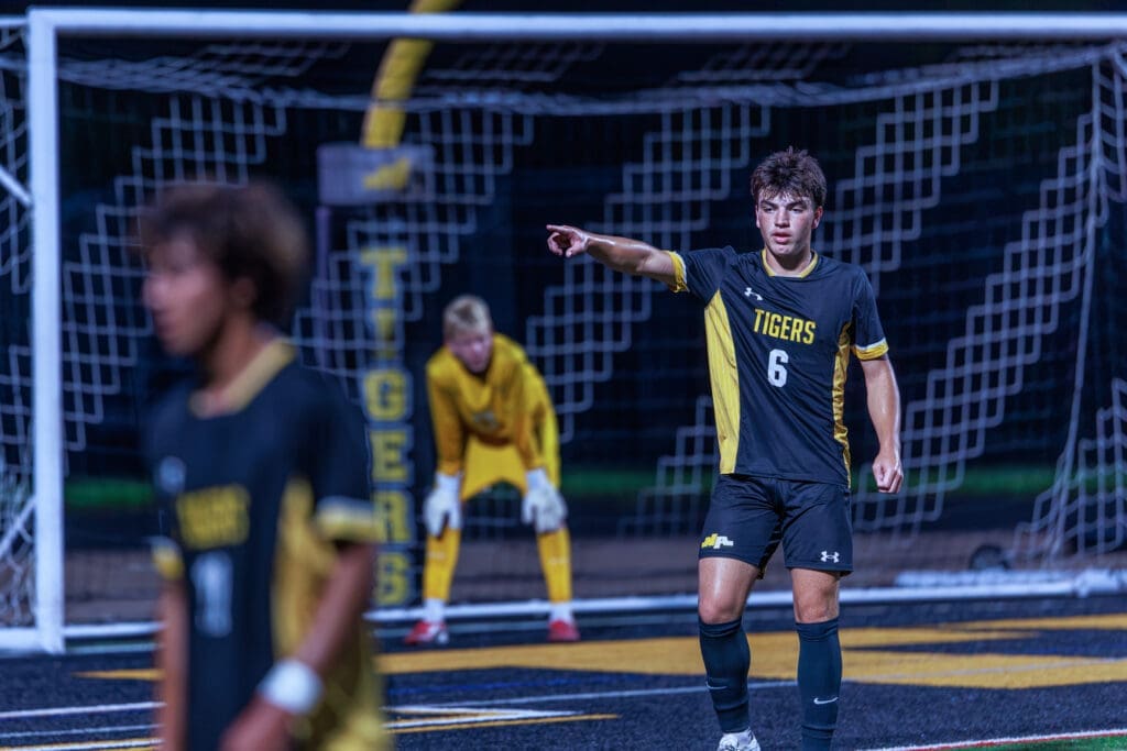 26_9_01_NA Boys Soccer