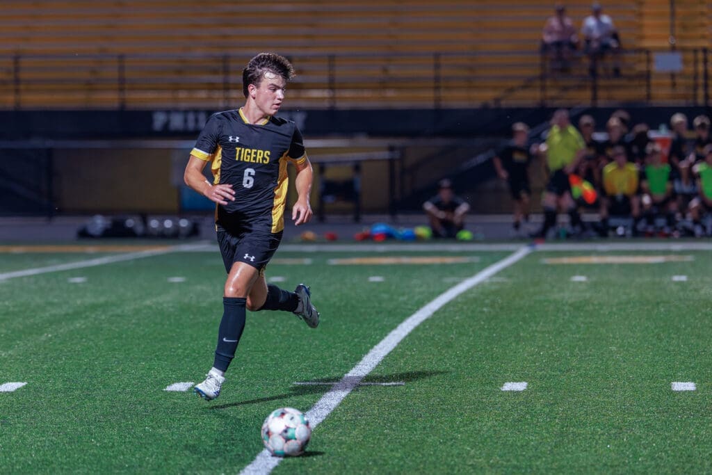 26_9_01_NA Boys Soccer