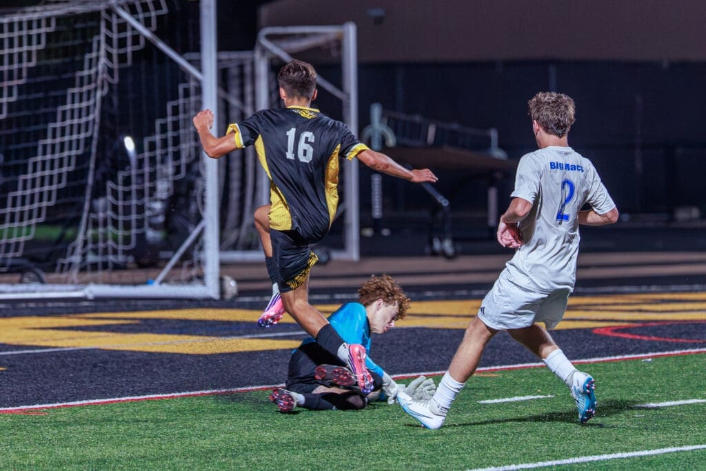 26_9_01_NA Boys Soccer