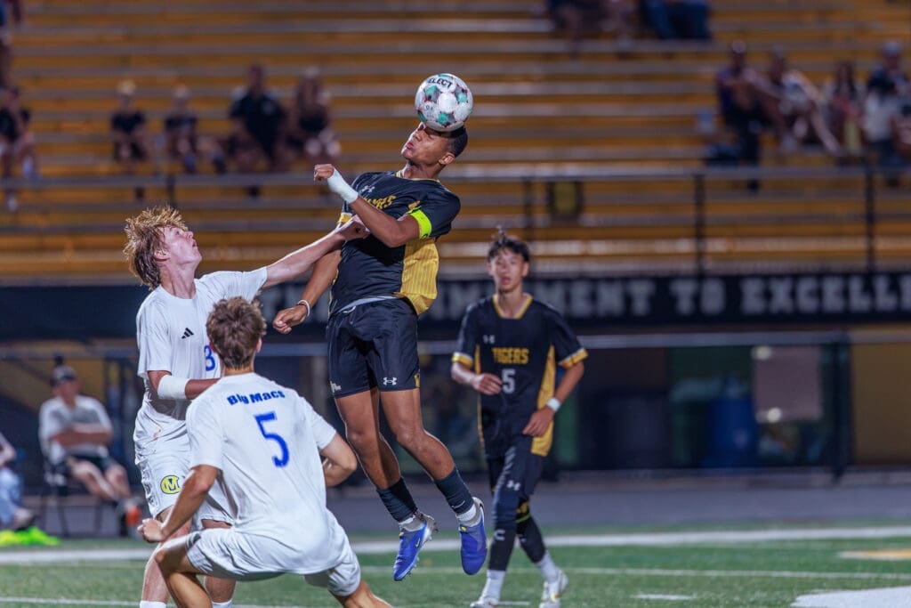 26_9_01_NA Boys Soccer