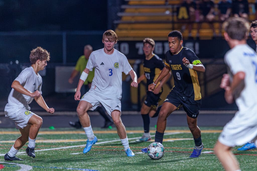 26_9_01_NA Boys Soccer