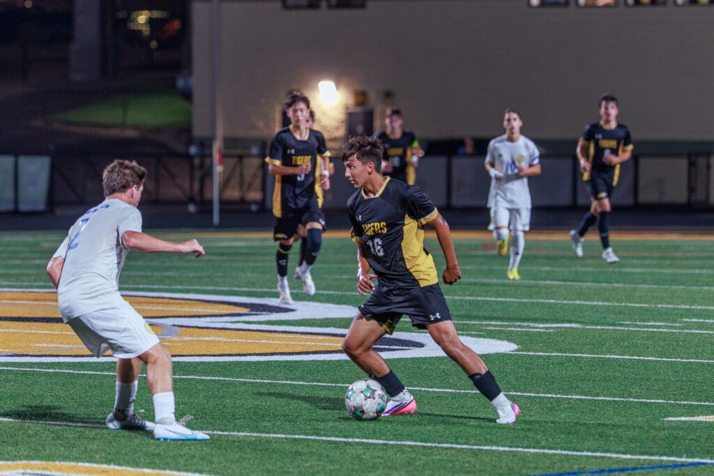 26_9_01_NA Boys Soccer