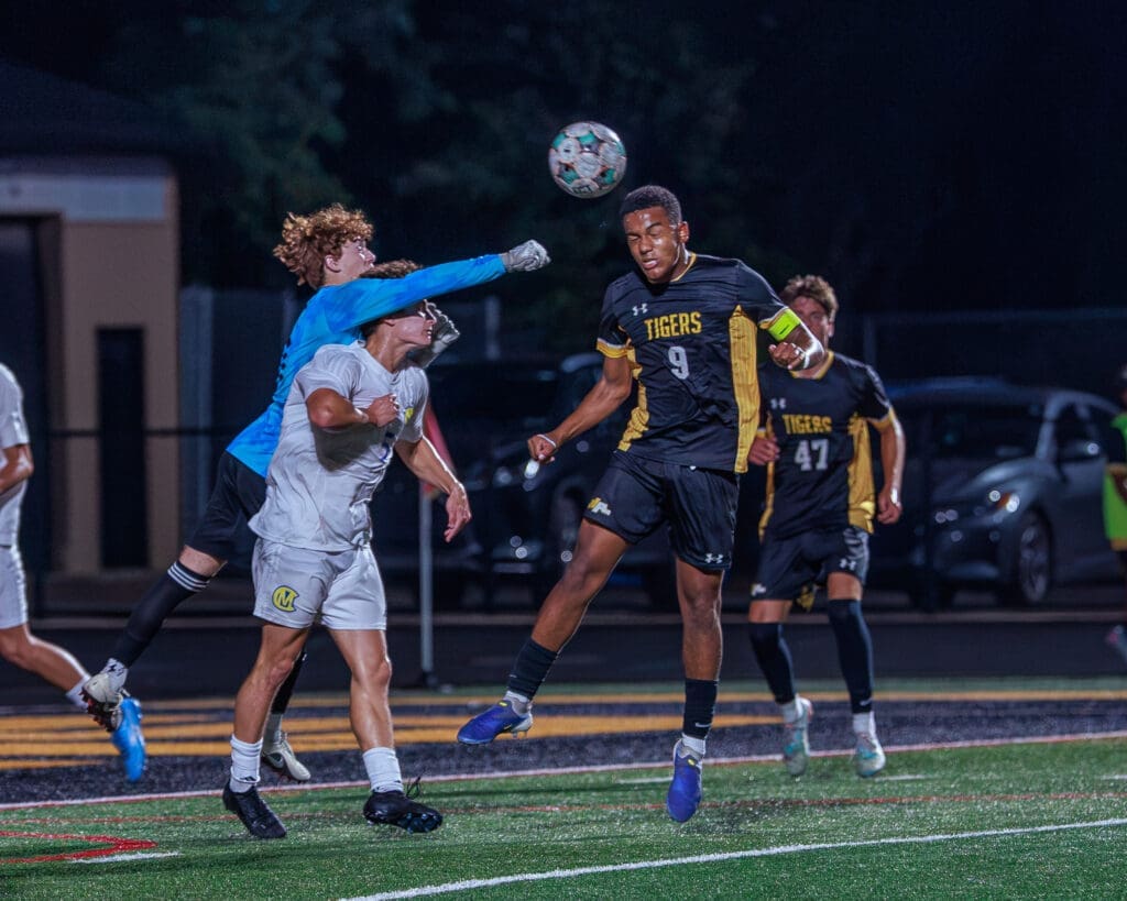 26_9_01_NA Boys Soccer