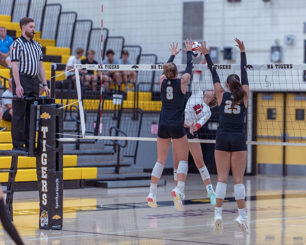 26_9_01_NA Girls Volleyball