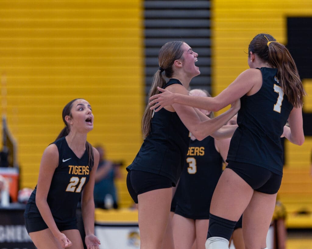 26_9_01_NA Girls Volleyball