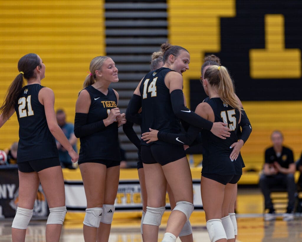 26_9_01_NA Girls Volleyball