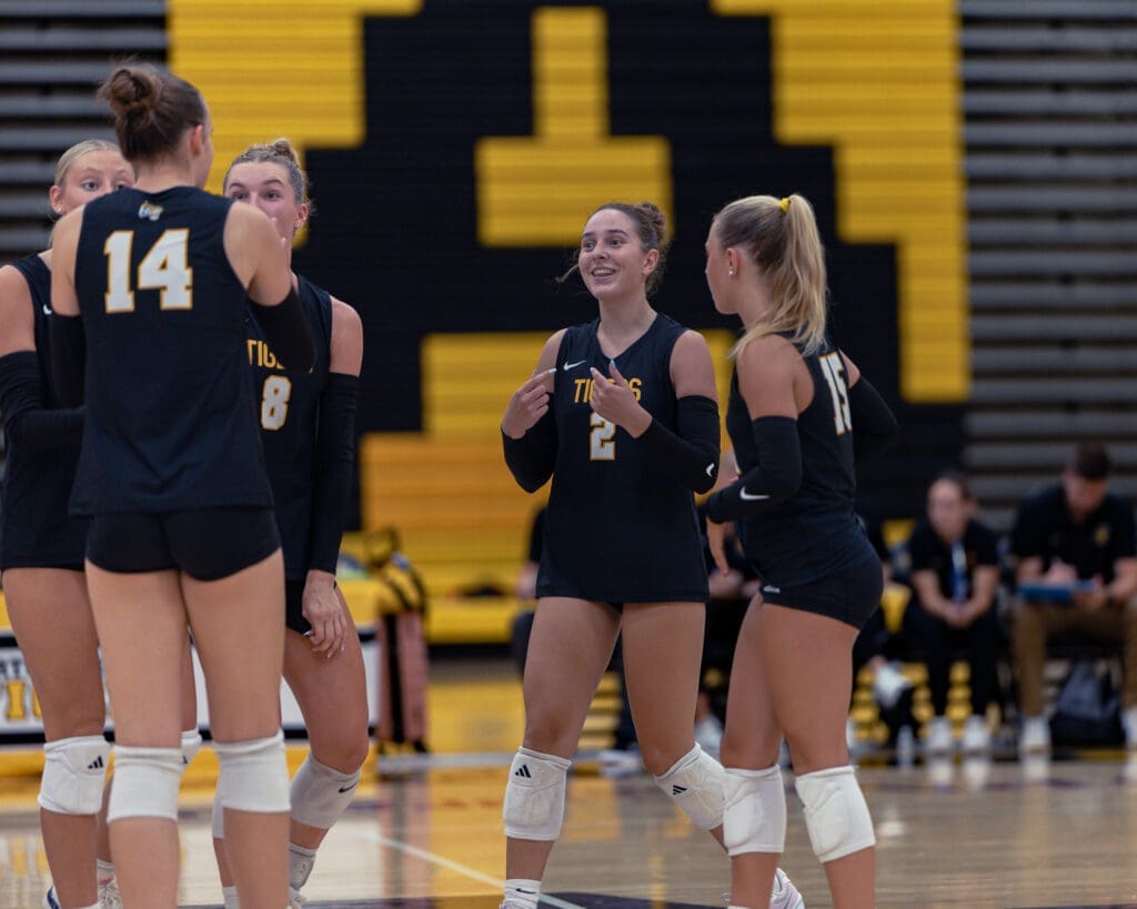 26_9_01_NA Girls Volleyball