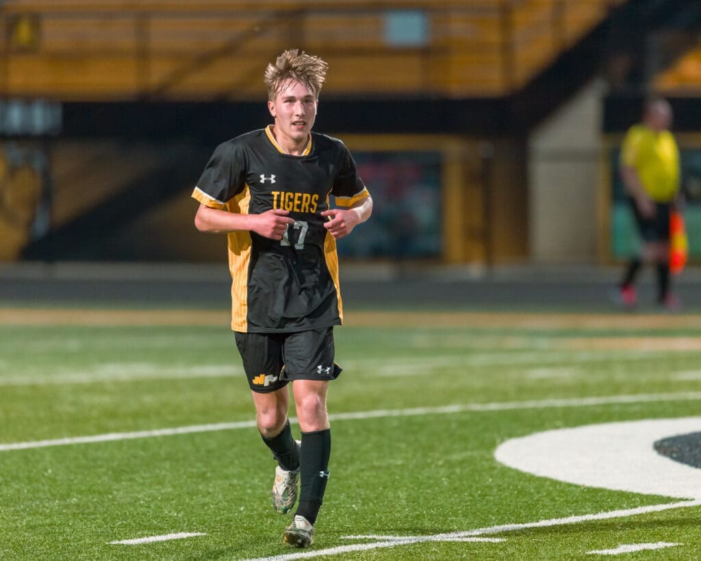 26_9_10_NA Boys Soccer